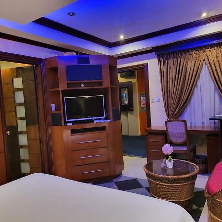 Fields Palace Hotel アンヘレス エクステリア 写真