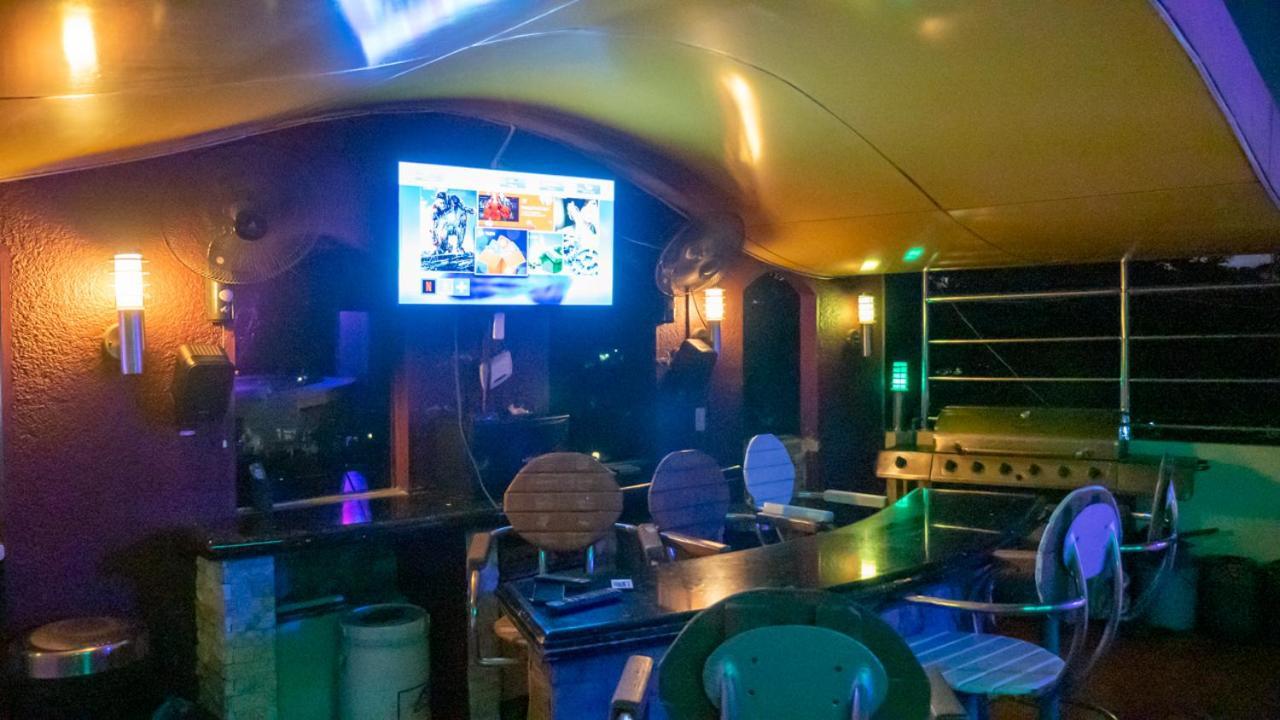 Fields Palace Hotel アンヘレス エクステリア 写真