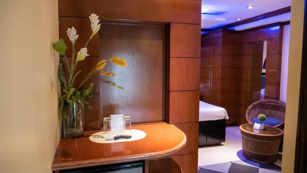 Fields Palace Hotel アンヘレス エクステリア 写真